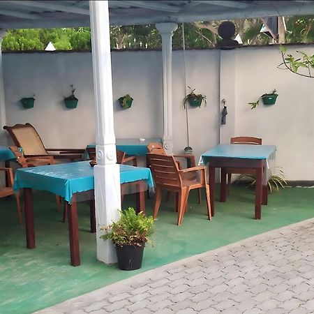 Traveller'S Hostel Hikkaduwa Esterno foto