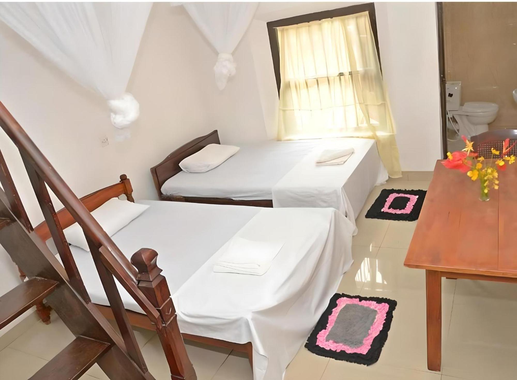 Traveller'S Hostel Hikkaduwa Esterno foto