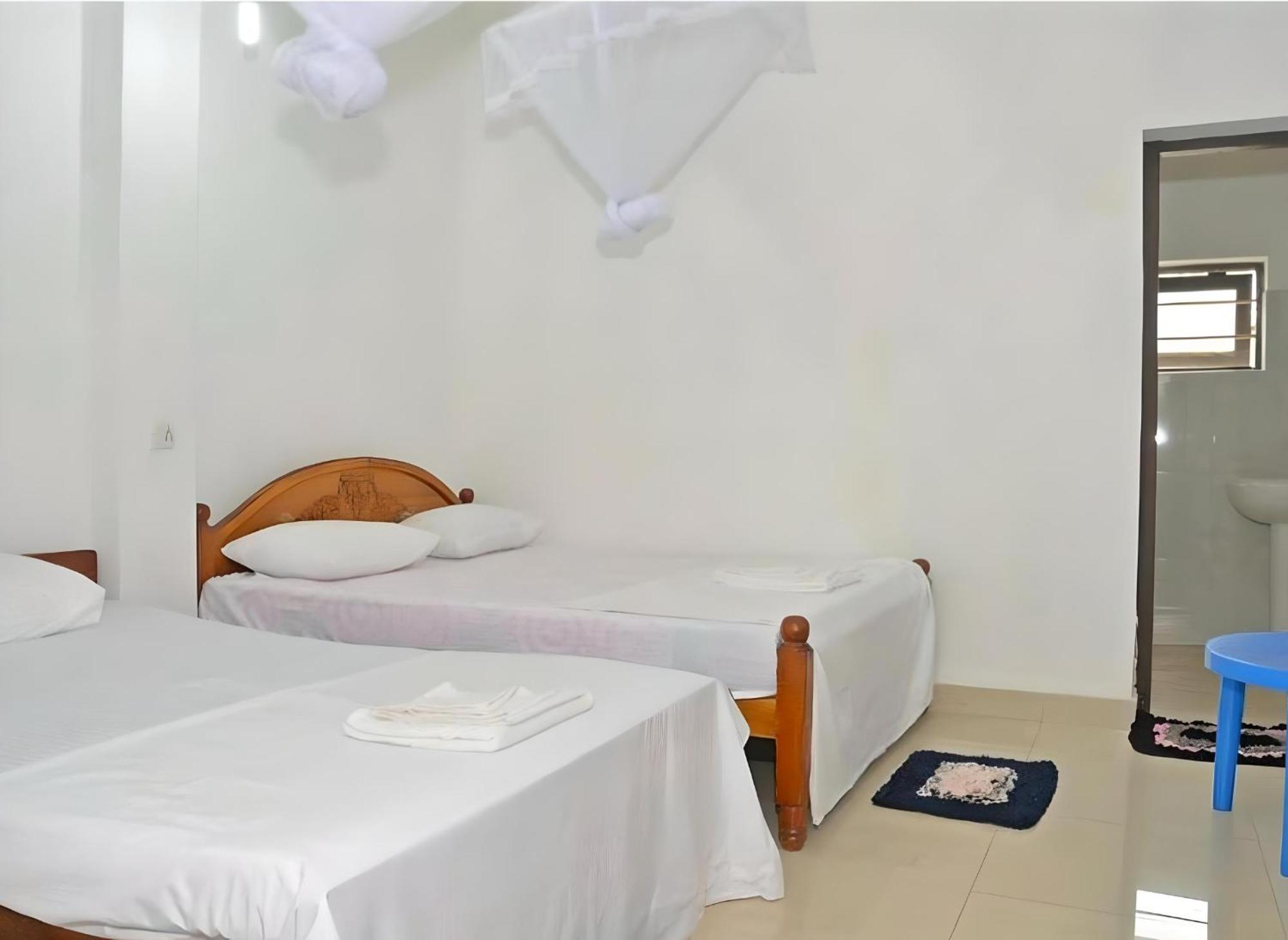 Traveller'S Hostel Hikkaduwa Esterno foto