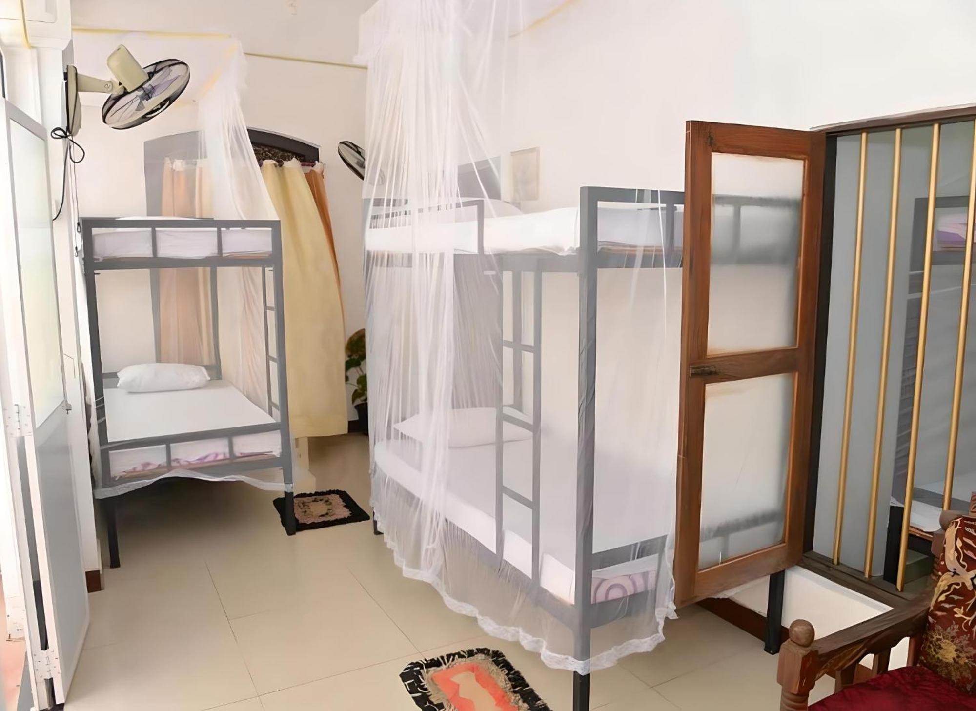 Traveller'S Hostel Hikkaduwa Esterno foto