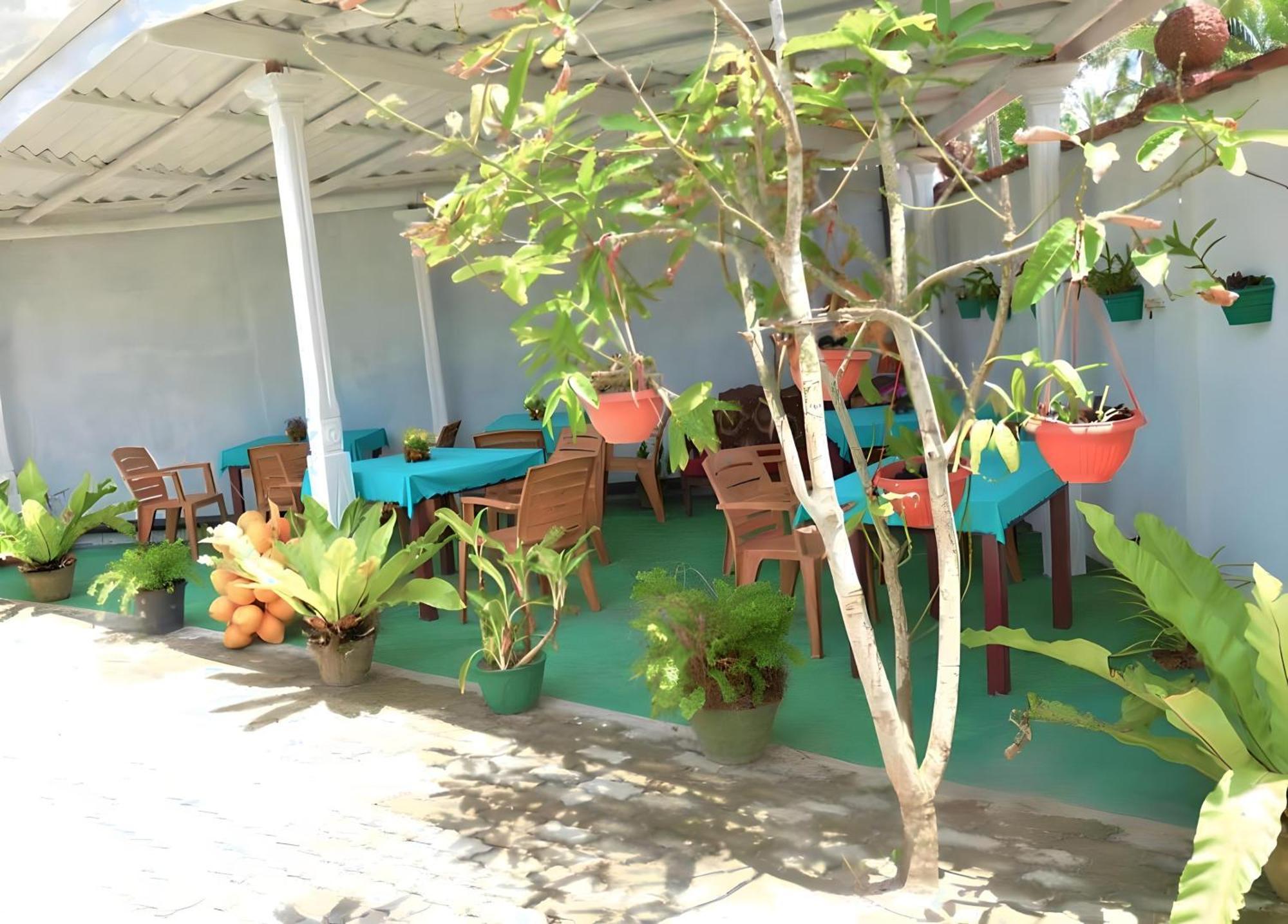 Traveller'S Hostel Hikkaduwa Esterno foto