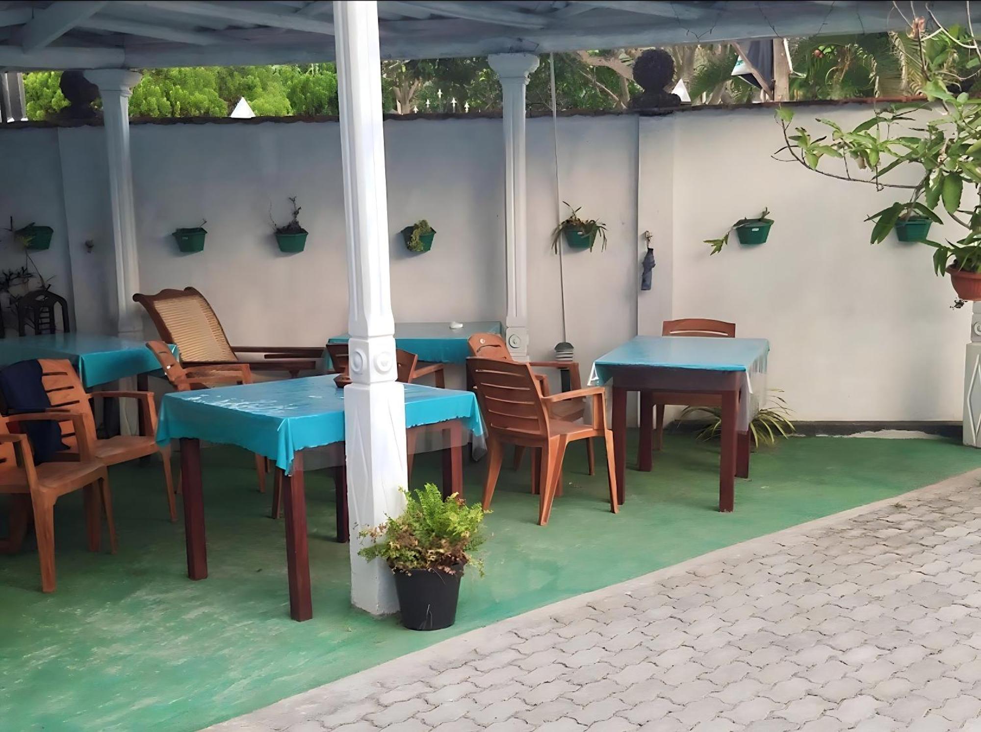 Traveller'S Hostel Hikkaduwa Esterno foto